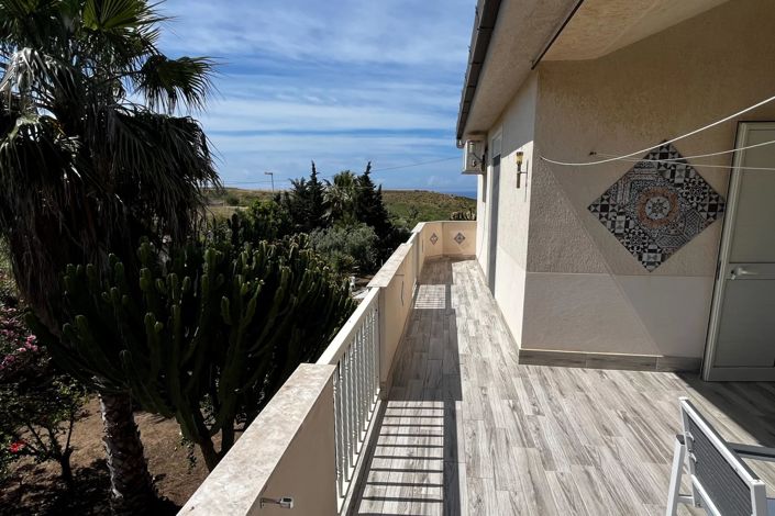 Image No.14-3 Bed House for sale