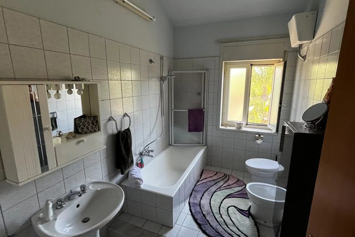 Image No.21-3 Bed House for sale