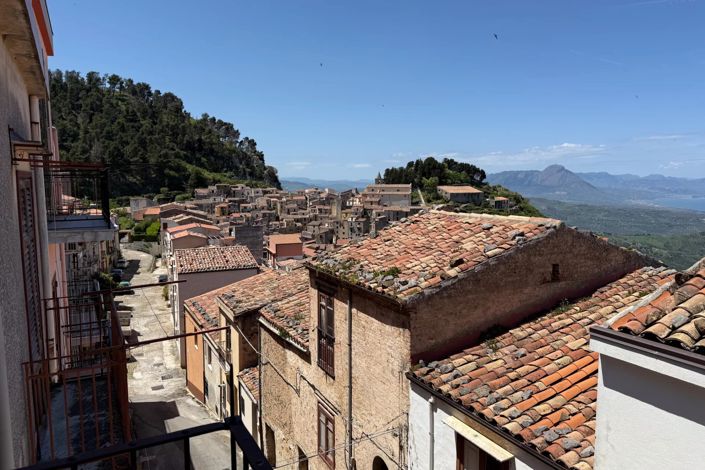 Image No.16-1 Bed House for sale