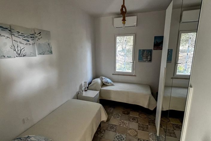 Image No.17-4 Bed House for sale