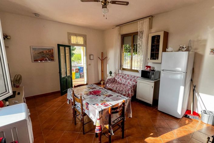 Image No.7-4 Bed House for sale