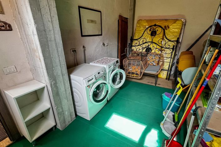 Image No.20-5 Bed House for sale