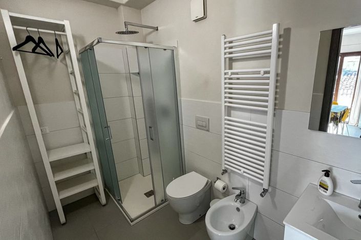 Image No.27-5 Bed House for sale