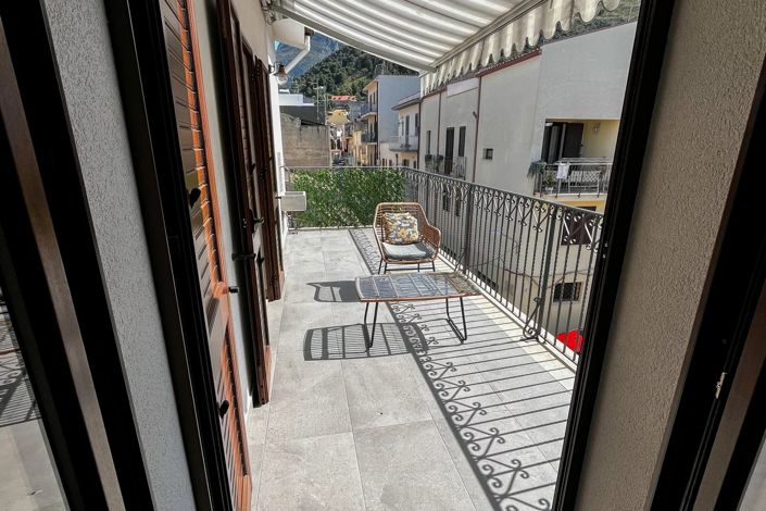 Image No.3-5 Bed House for sale