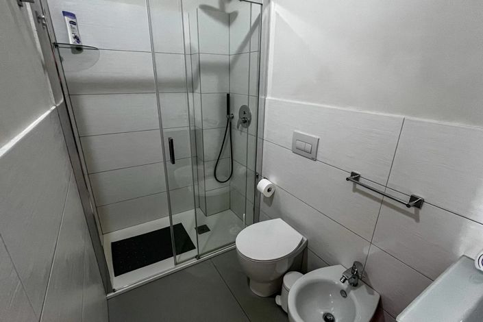 Image No.7-5 Bed House for sale