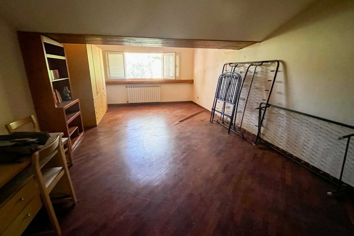 Image No.17-4 Bed House for sale