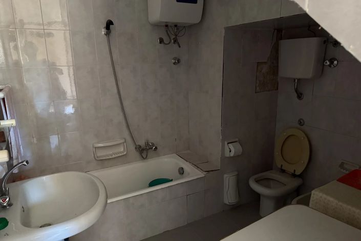 Image No.14-1 Bed House for sale