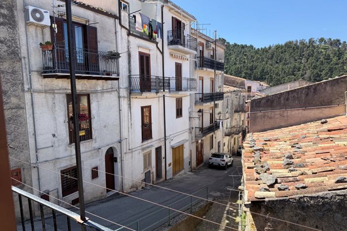 Image No.20-1 Bed House for sale