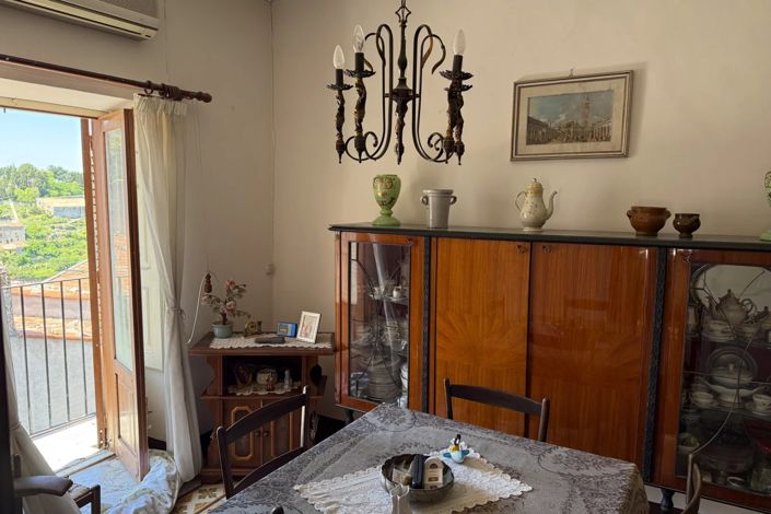 Image No.6-1 Bed House for sale