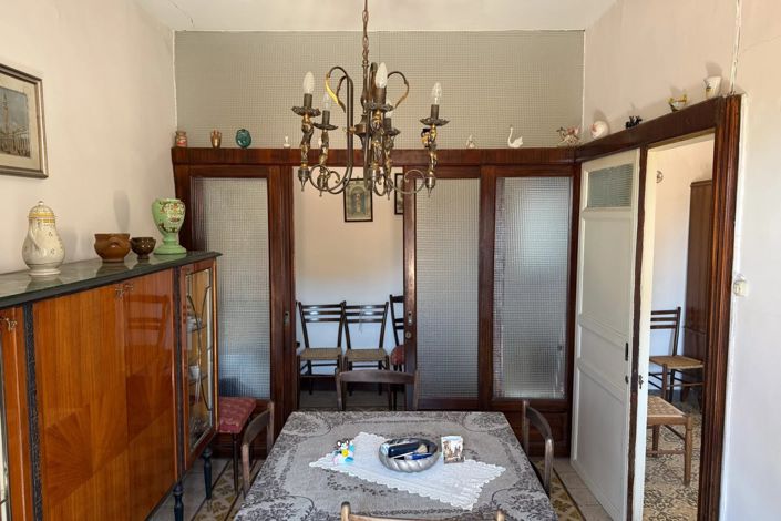 Image No.8-1 Bed House for sale