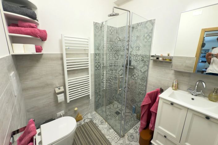 Image No.10-1 Bed House for sale