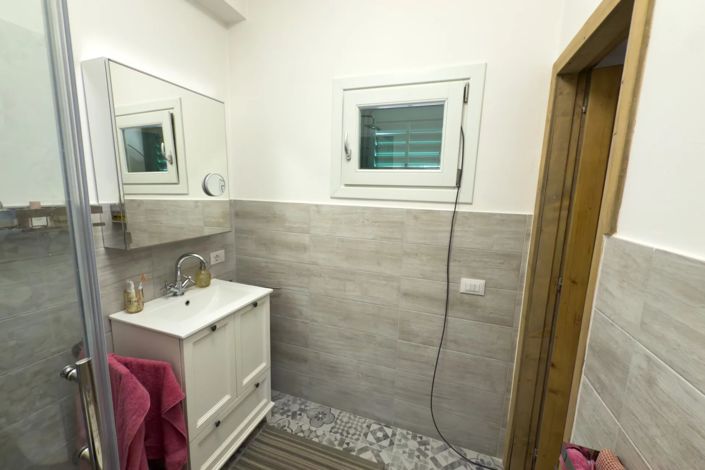Image No.11-1 Bed House for sale