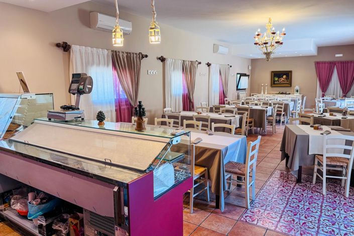 Image No.15-6 Bed House for sale