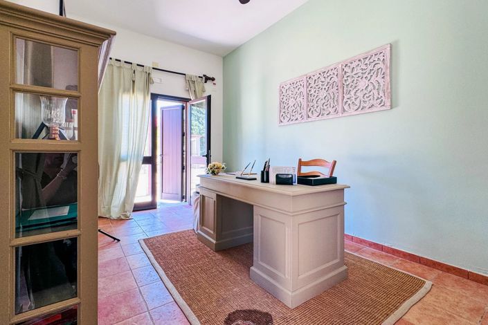 Image No.28-6 Bed House for sale