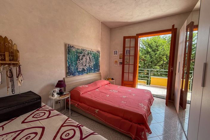 Image No.18-4 Bed House for sale