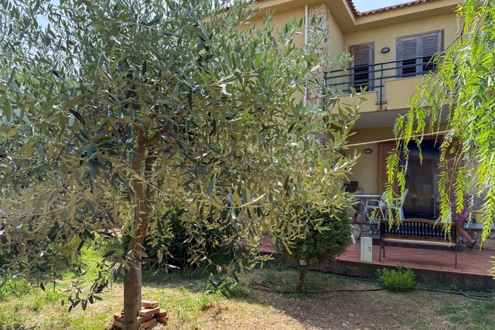 Image No.2-4 Bed House for sale