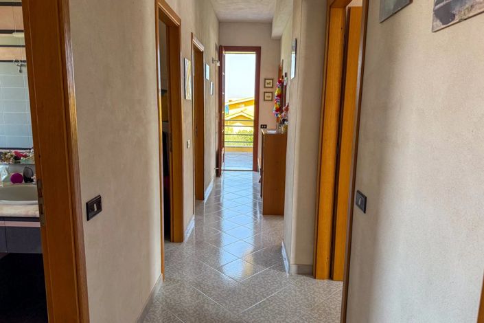 Image No.24-4 Bed House for sale