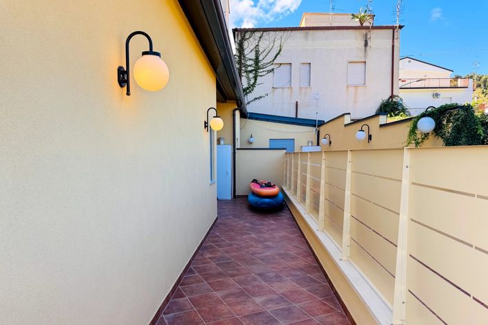 Image No.10-2 Bed Apartment for sale