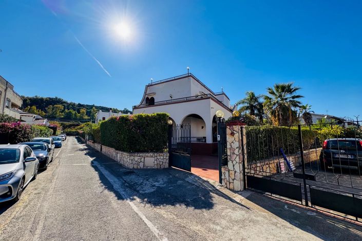 Image No.2-6 Bed Villa for sale