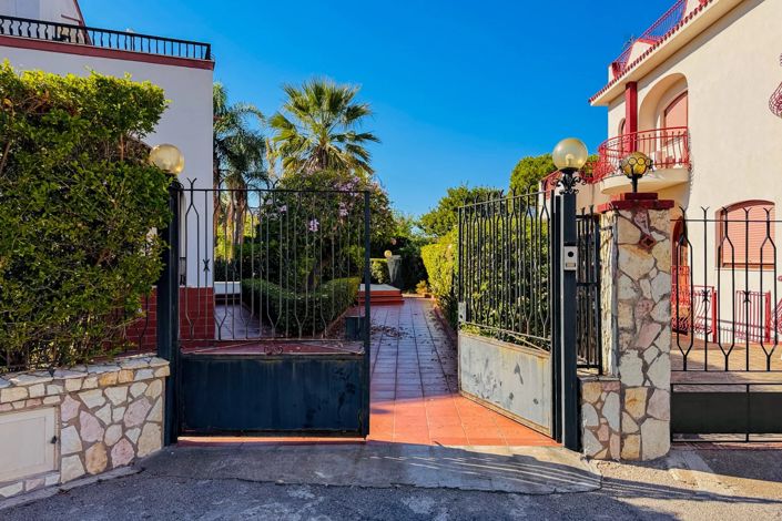 Image No.3-6 Bed Villa for sale