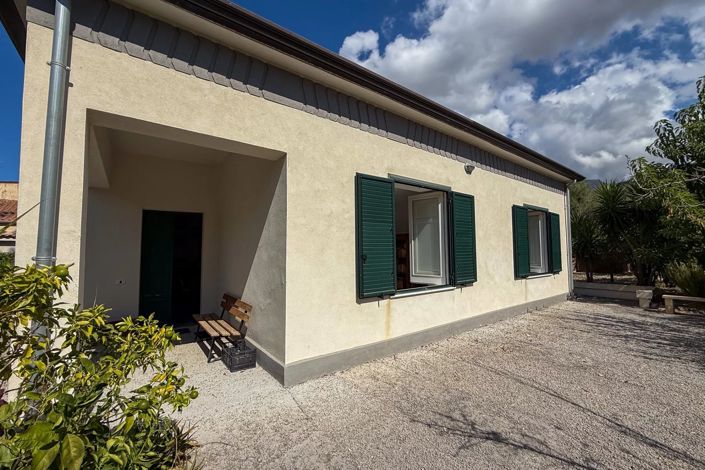 Image No.1-2 Bed House for sale