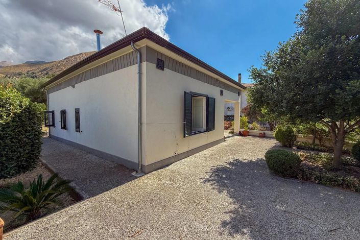 Image No.2-2 Bed House for sale