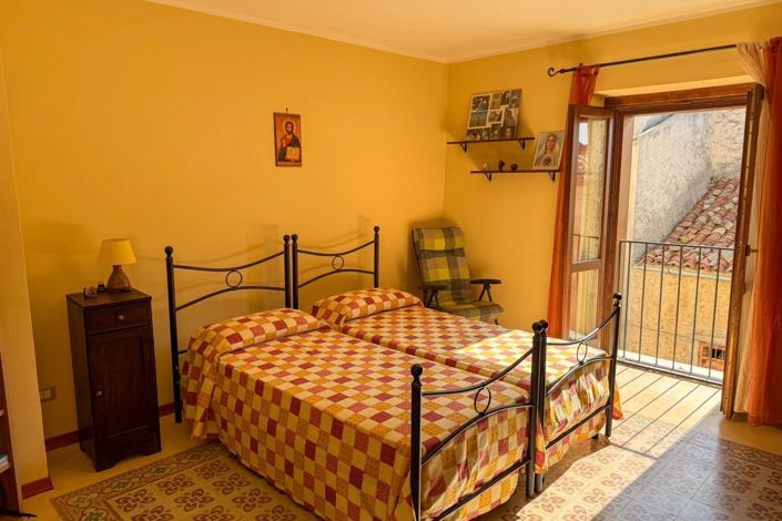 Image No.10-2 Bed House for sale