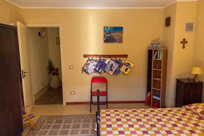 Image No.12-2 Bed House for sale