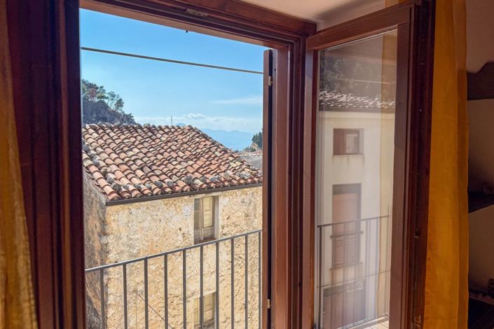 Image No.18-2 Bed House for sale