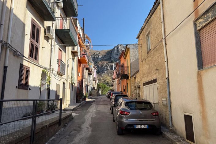 Image No.22-2 Bed House for sale