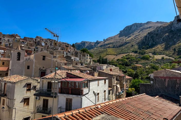 Image No.22-2 Bed House for sale