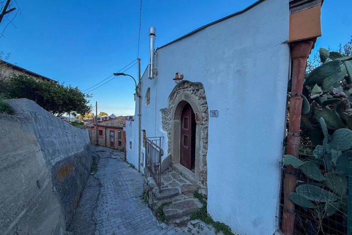 Image No.17-3 Bed House for sale