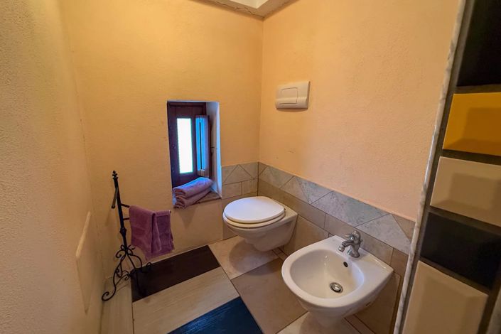 Image No.9-3 Bed House for sale