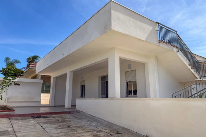 Image No.1-3 Bed House for sale