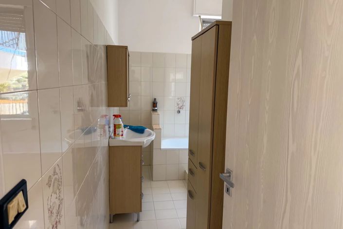 Image No.10-3 Bed House for sale