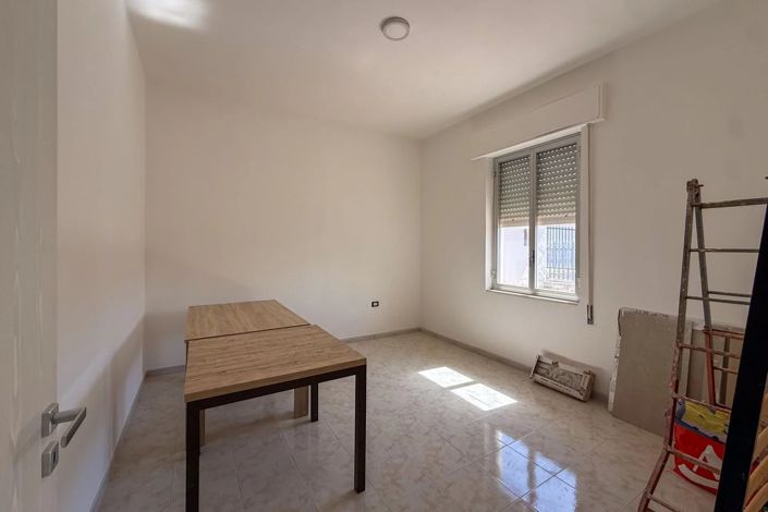 Image No.12-3 Bed House for sale