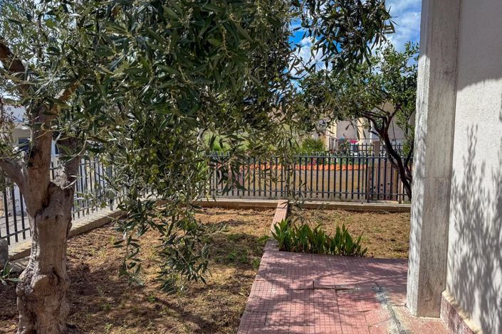 Image No.21-3 Bed House for sale