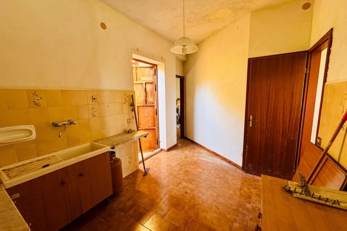 Image No.12-1 Bed House for sale