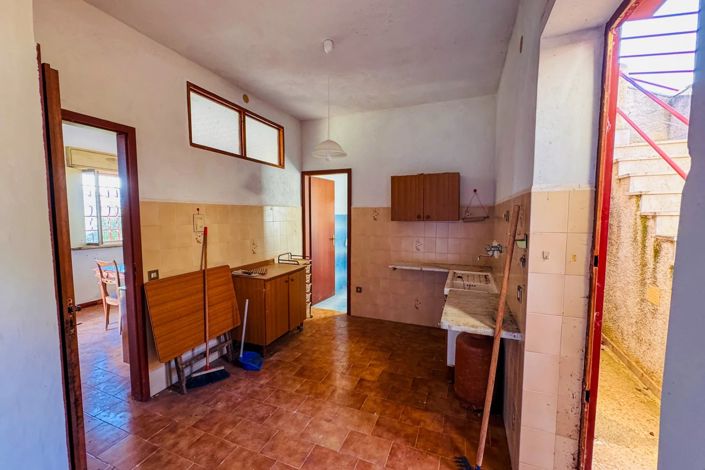 Image No.13-1 Bed House for sale