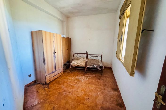 Image No.16-1 Bed House for sale