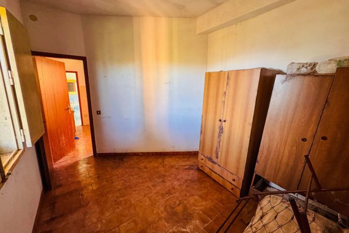 Image No.17-1 Bed House for sale