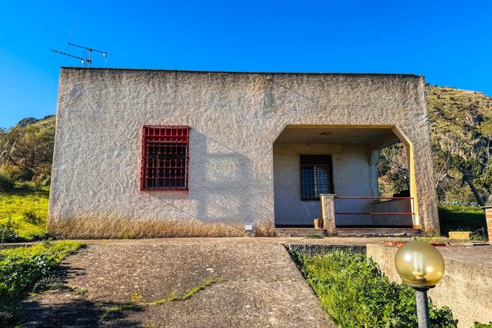 Image No.8-1 Bed House for sale