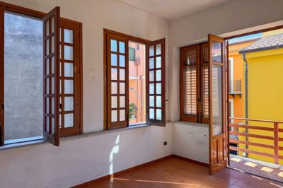 f6b548c2ffafe2a8febd1c245577b5aa873747da89204