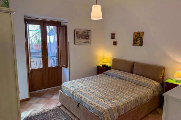 Image No.11-3 Bed House for sale