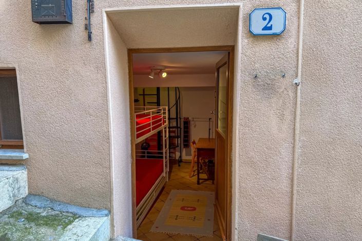 Image No.17-3 Bed House for sale