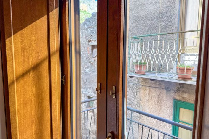 Image No.21-3 Bed House for sale