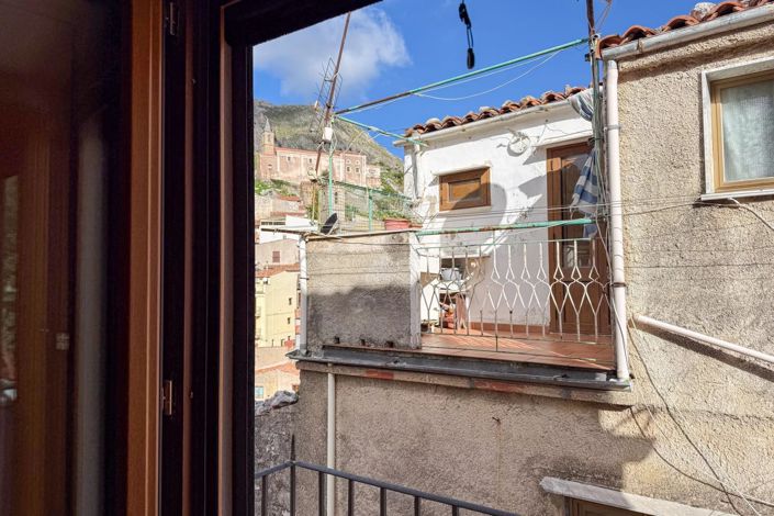 Image No.23-3 Bed House for sale