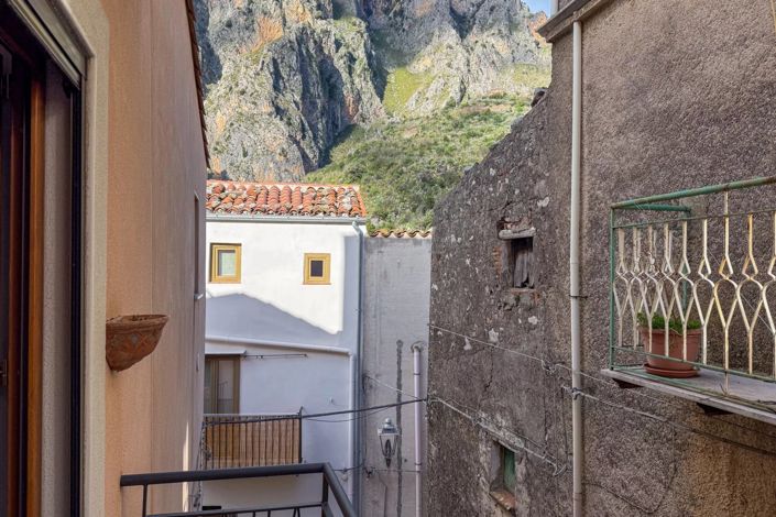 Image No.27-3 Bed House for sale