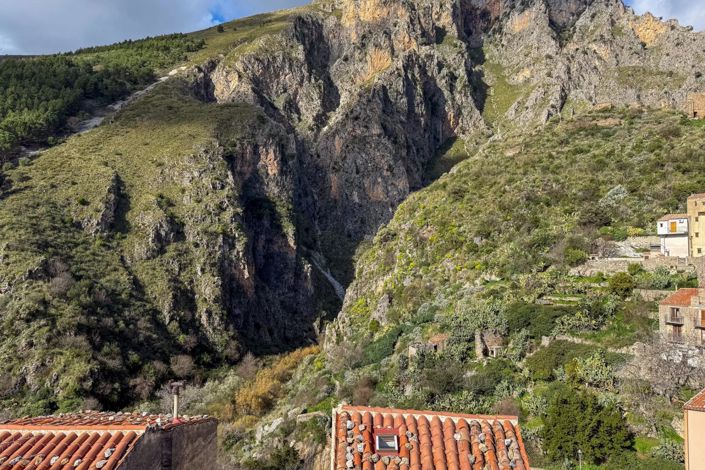 Image No.28-3 Bed House for sale