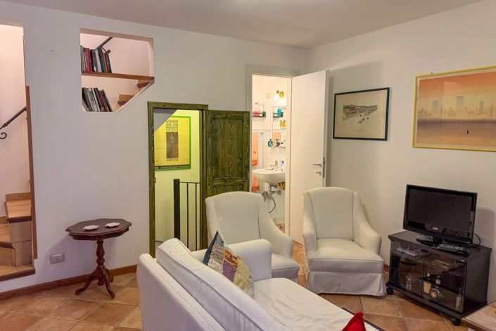 Image No.8-3 Bed House for sale